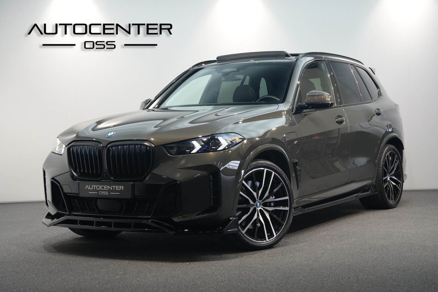 BMW X5 - xDrive50e M-Sport B&W | SkyLounge | Pano | Soft Close | Trekhaak | BTW - AutoWereld.nl