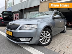 Skoda Octavia - 1.2 TSI GREENTECH AMB. BNS CLIMA NAVI TREKHAAK PDC APK 10-2027