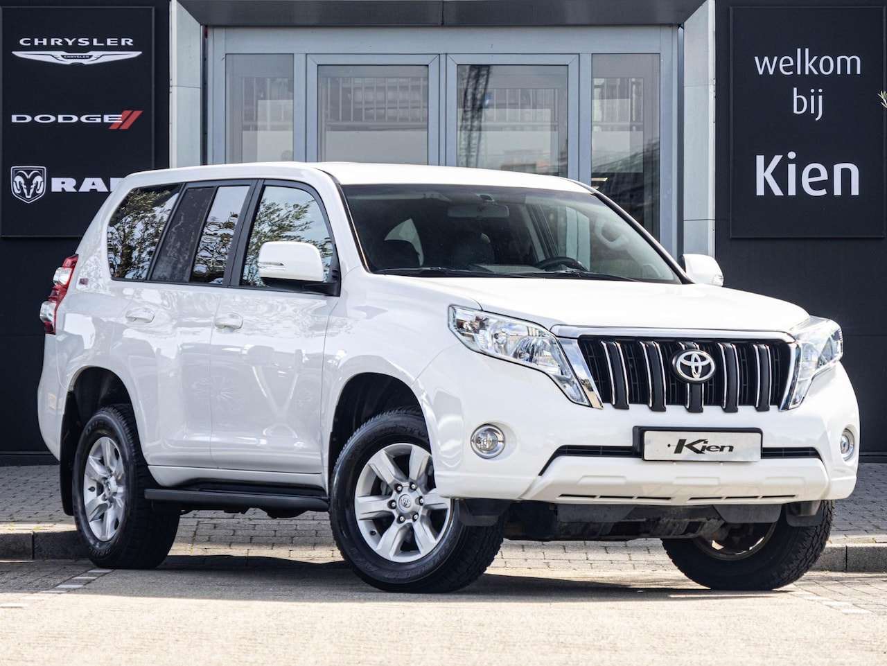 Toyota Land Cruiser Challenger - 2.8 D-4D-F Blind Van | Cruise Control | Leder | Trekhaak | Navigatie | Elektrische stoelen - AutoWereld.nl