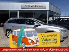Volvo V60 - 1.6 T3 Momentum, automaat, navigatie, cruisecontrol, climatronic, trekhaak, top onderhoude