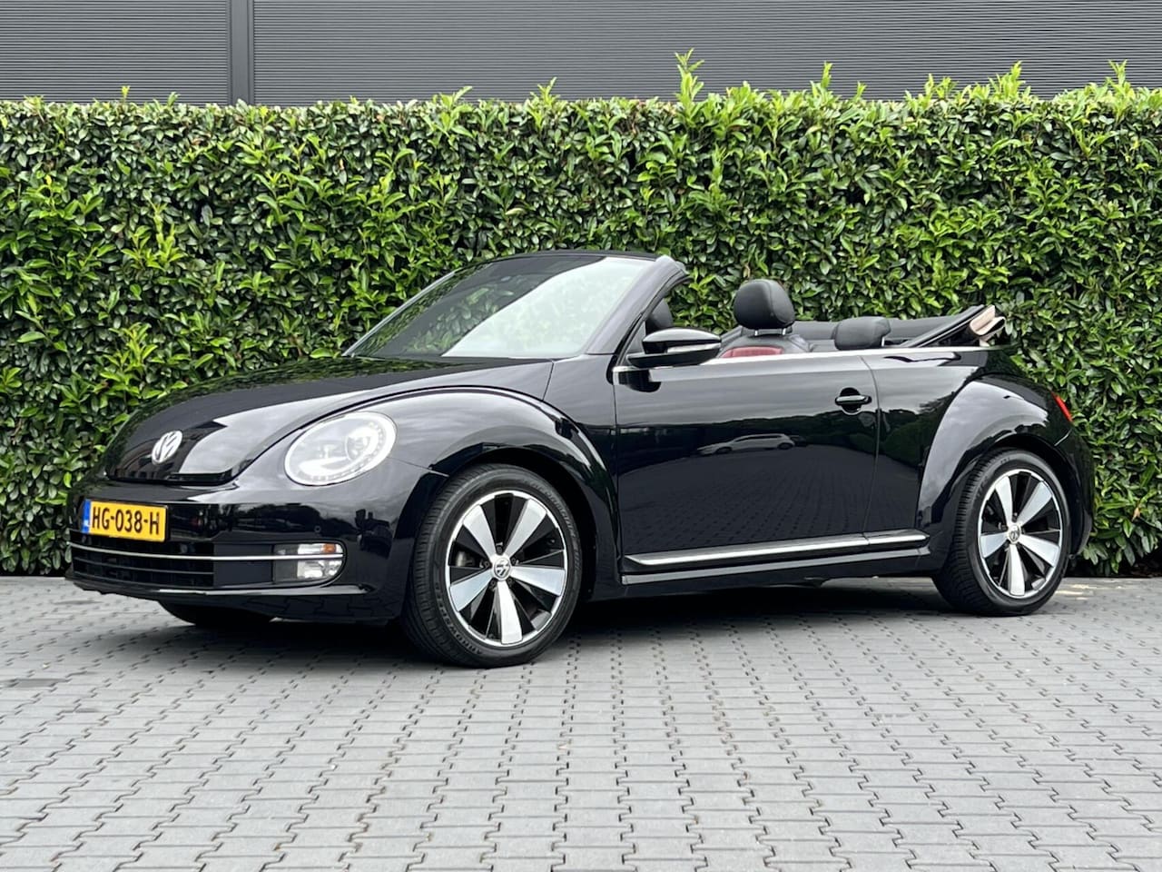 Volkswagen Beetle Cabriolet - 1.4 TSI Sport BlueMotion 1.4 TSI Sport BlueMotion, NAZOMERKORTING, NL AUTO, NAP LOGISCH, LEDER, NAVIGATIE, CRUISE C - AutoWereld.nl