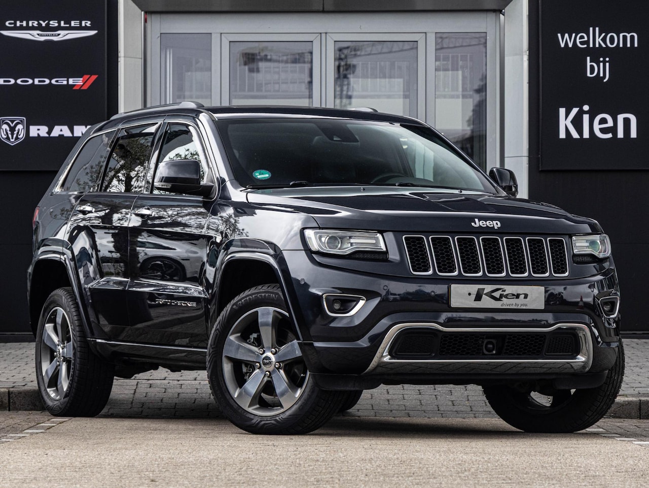 Jeep Grand Cherokee - 3.0 CRD Overland | Pano | Leder | Elektrische Stoelen | Camera | ACC | Grijs kenteken - AutoWereld.nl