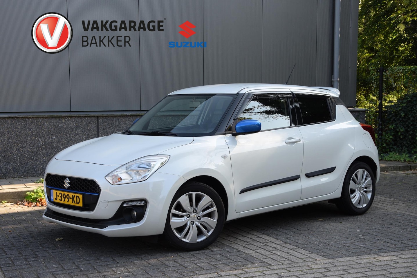 Suzuki Swift - 1.0 Select | navigatie | achteruitrijcamera | carplay | - AutoWereld.nl