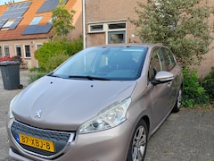 Peugeot 208 - 1.4 Vti Allure .