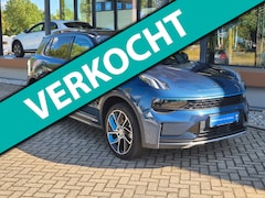 Lynk & Co 01 - 1.5 / zwarte hemel / panorama dak