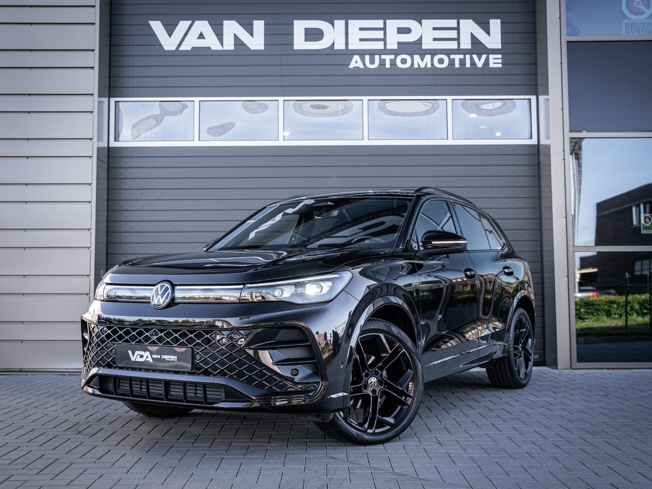 Volkswagen Tiguan - 1.5 eTSI R-Line Edition | Pano | Leer | Trekhaak - AutoWereld.nl