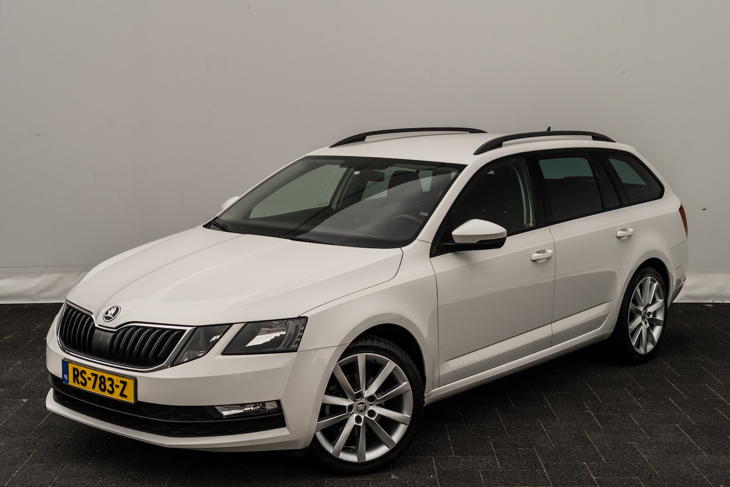Skoda Octavia Combi - 1.0 TSi Ambi. Business | Trekhaak | PDC | Carplay | 18 Inch LMV | Org. NL - AutoWereld.nl