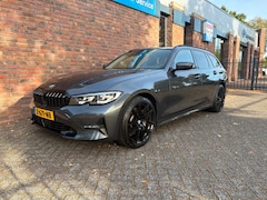 BMW 3-serie Touring - 330i High Executive|Trekhaak|Camera|PDC