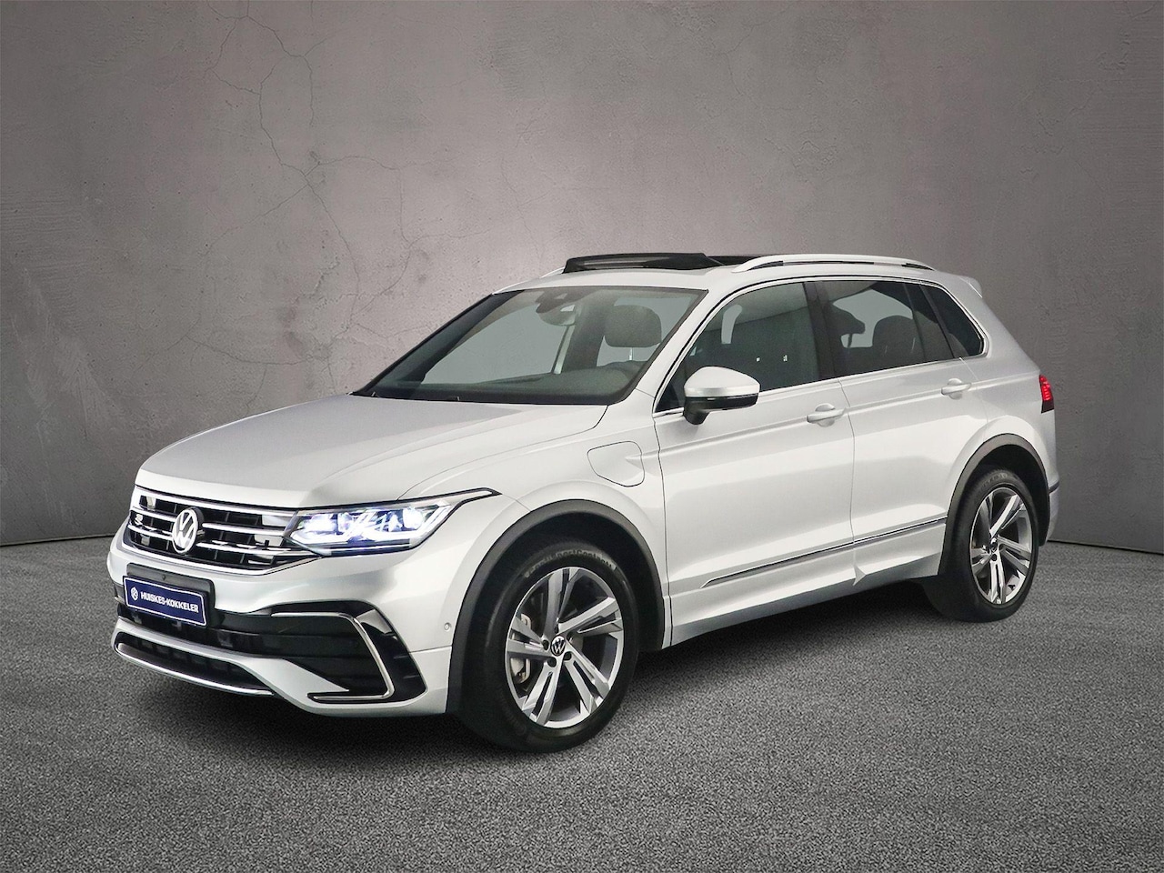 Volkswagen Tiguan - R-Line Business+ 1.4 TSI eHybrid 245pk DSG Automaat Trekhaak, Panoramadak, 360 camera, Led - AutoWereld.nl