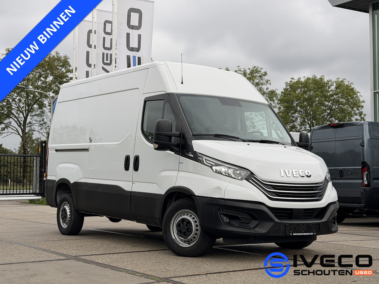 Iveco Daily - 35S18V A8 3.0L 180pk | L2H2 W3520 | Automaat | Cruise control | Camera | AppleCarPlay | Tr - AutoWereld.nl