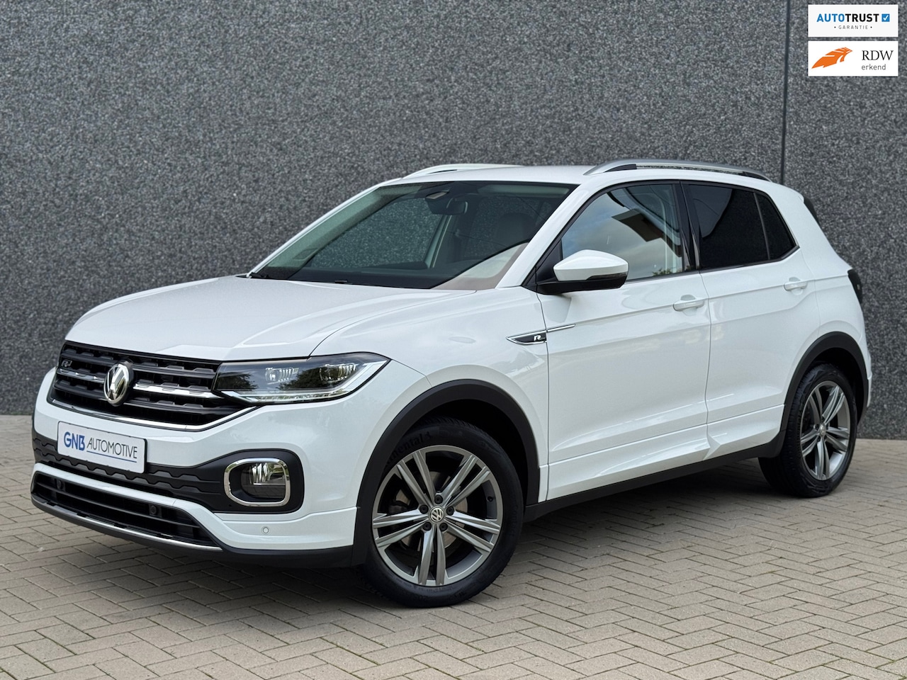 Volkswagen T-Cross - 1.0 TSI R-line | Carplay | Trekhaak | Keyless | Dodehoek assistent | ACC | Rijstrook assis - AutoWereld.nl