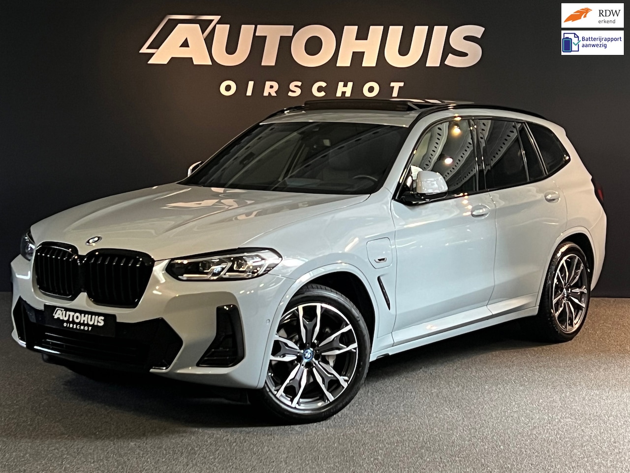 BMW X3 - XDrive30e High Executive Edition M Pano/ Memory stoelen/ Stoelverwarming/ Trekhaak/ Camera - AutoWereld.nl