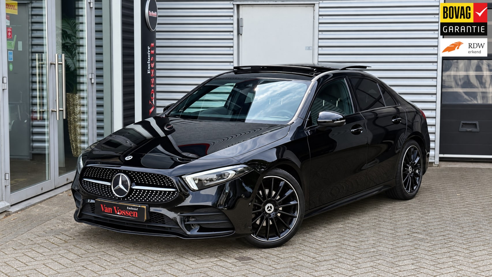 Mercedes-Benz A-klasse - A200 AMG Line|Pano|Night Pack|Burmester|Sfeerverlichting|Camera|19inch - AutoWereld.nl