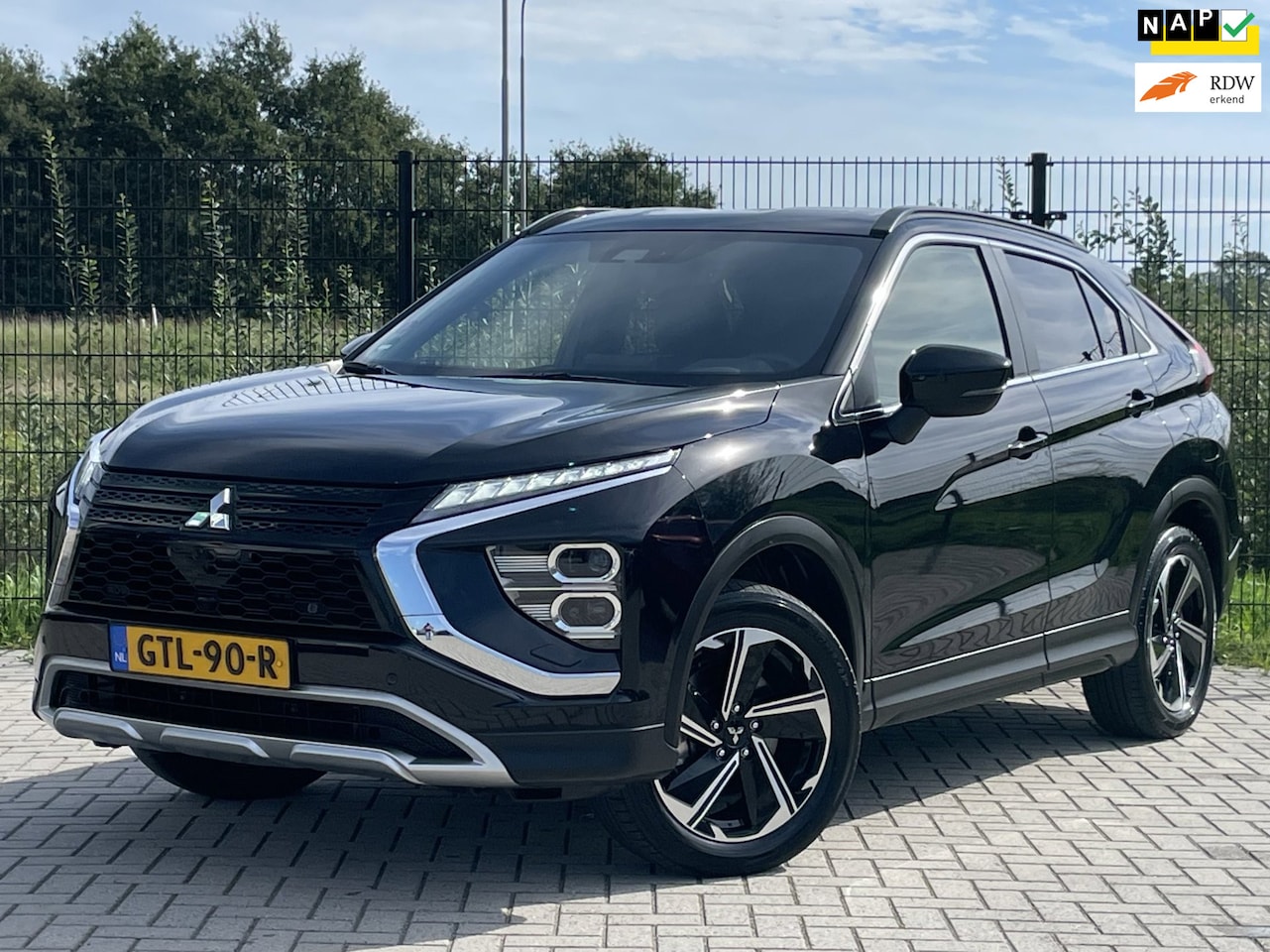 Mitsubishi Eclipse Cross - 2.4 PHEV Intense+ | 1ste eigenaar | Camera | NAVI | Carplay - AutoWereld.nl
