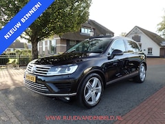 Volkswagen Touareg - 3.0 TDI R-line / ACC / LUCHTVERING / 360* CAMERA / PANO / TREKHAAK / MEMORY