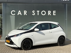 Toyota Aygo - 1.0 VVT-i x-play Navi|Camera|Dealer Onderhouden