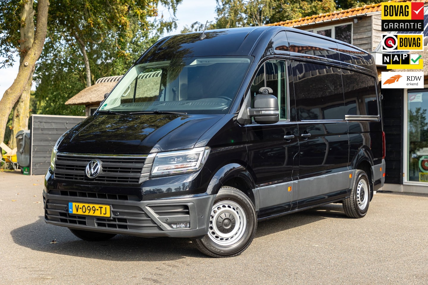 Volkswagen Crafter - 35 2.0 TDI L3H2 DC Highline I 2 schuif I camera I carplay I blis I Acc - AutoWereld.nl