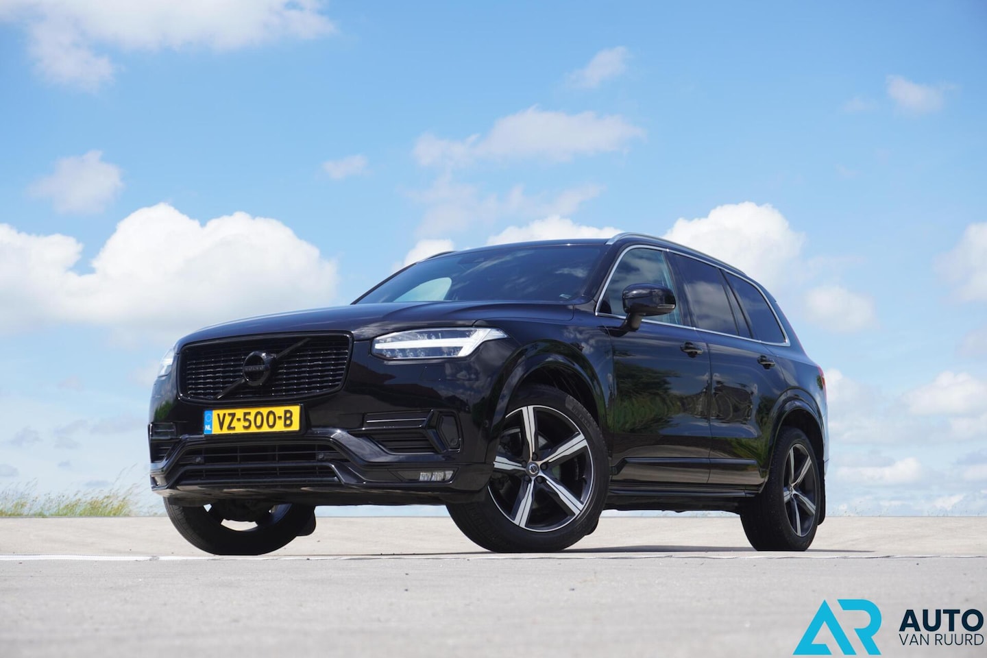 Volvo XC90 - 2.0 D5 * 4X4 * Grijs kenteken * LUXE * R-Design - AutoWereld.nl