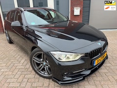 BMW 3-serie Touring - 320i Upgrade Edition / Carplay / Leder / M / Navi / PDC / Xenon / NAP