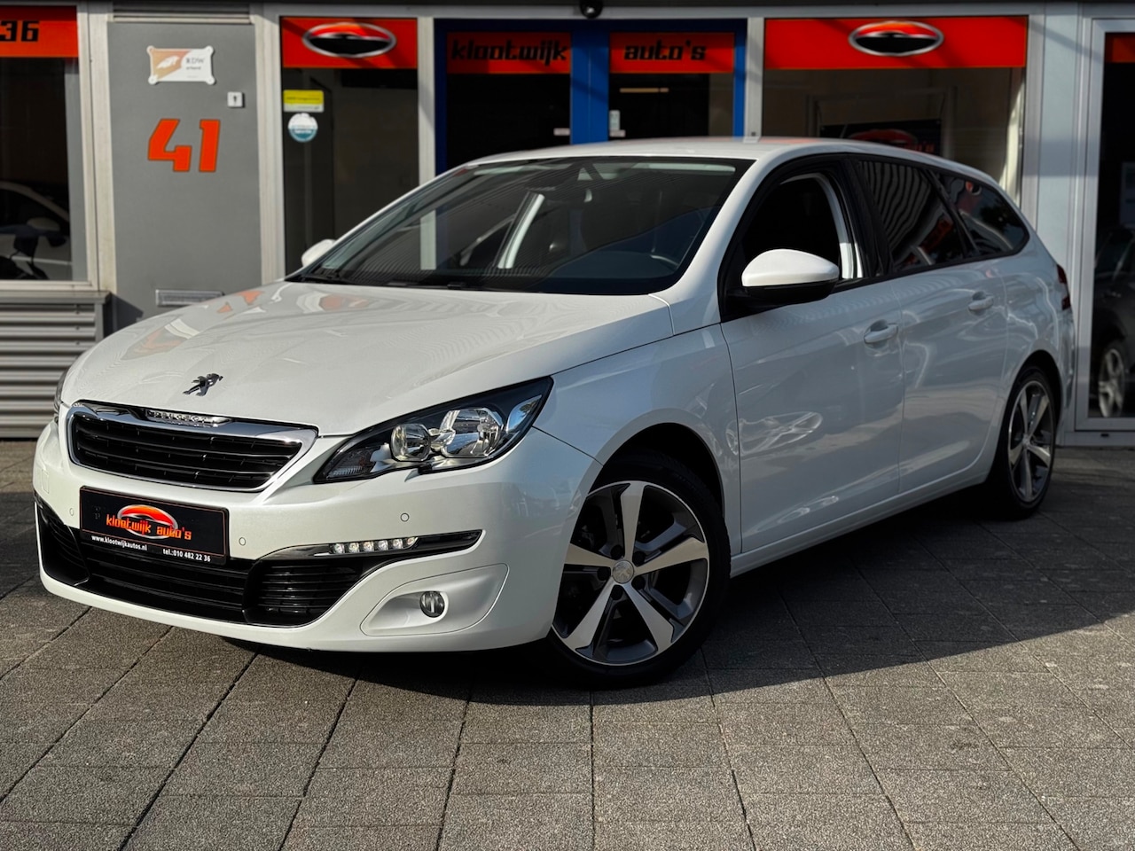 Peugeot 308 SW - 1.2T 130PK Allure Pearl White 1e Eigenaar 89.000km Dealer Historie - AutoWereld.nl
