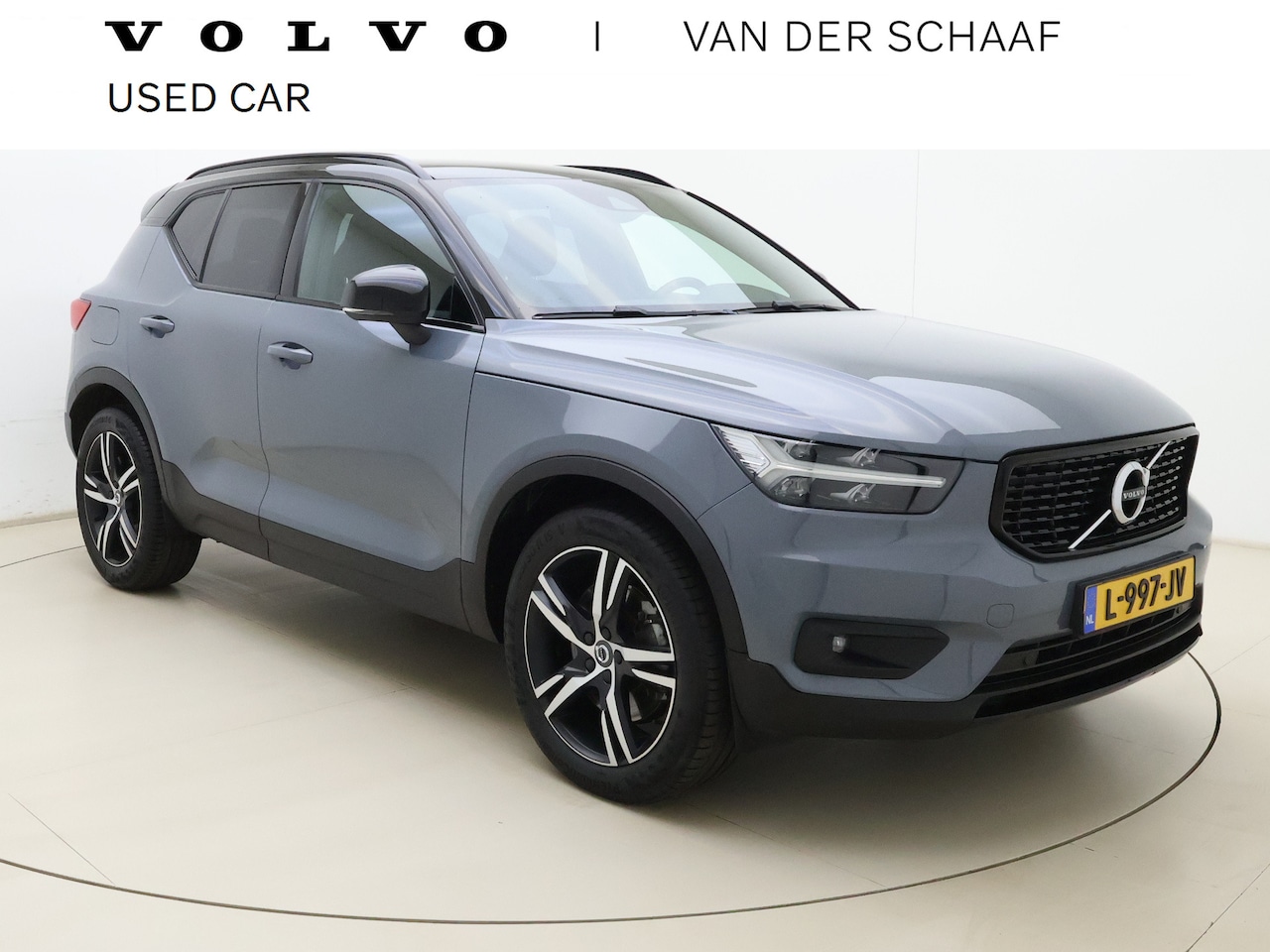 Volvo XC40 - T5 262PK Recharge R-Design | Blis | Climate Control | Keyless | Trekhaak | Donker hemel | - AutoWereld.nl