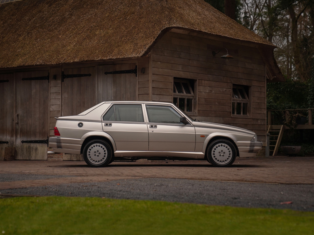 Alfa Romeo 75 - 3.0 V6 America 3.0 V6 America - AutoWereld.nl