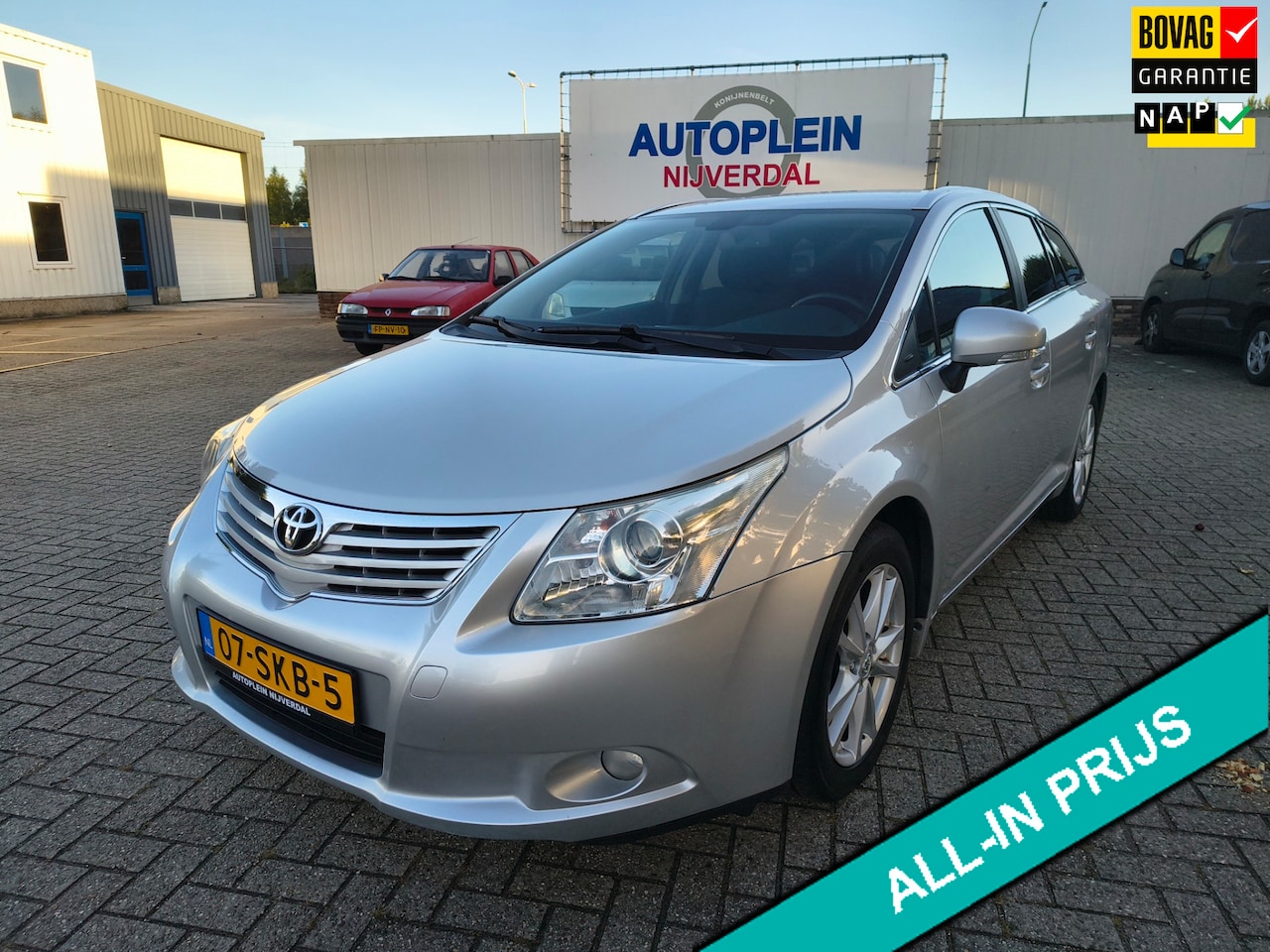 Toyota Avensis Wagon - 2.0 VVTi Business in Nederland nieuw geleverde auto met trekhaak,navigatie,cruise controle - AutoWereld.nl