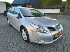 Toyota Avensis Wagon - 2.0 VVTi Business in Nederland nieuw geleverde auto met trekhaak, navigatie, cruise contro