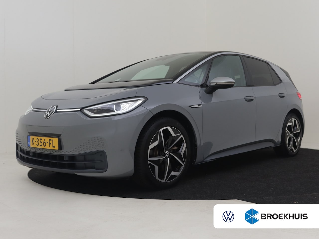 Volkswagen ID.3 - First Plus 58 kWh 100% Dealeronderhouden | Afneembare trekhaak | Stoel- en stuurverwarming - AutoWereld.nl