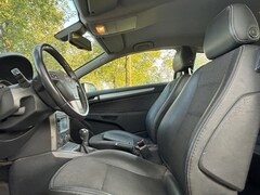 Opel Astra GTC - 1.8 Cosmo | Airco + Cruise control Nu € 1.475,