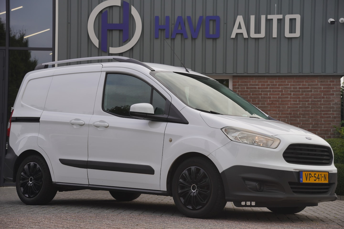 Ford Transit Courier - 1.5 TDCI Trend 1.5 TDCI Trend, AIRCO, TREKHAAK, BTW-VRIJ / MARGE - AutoWereld.nl