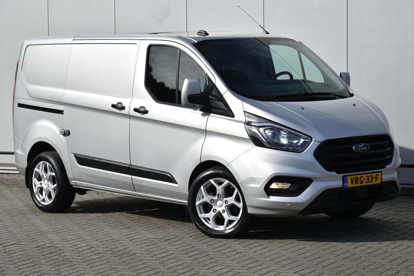 Ford Transit Custom - 2.0 TDCI L1H1 Aut. E6 Airco Navi PDC NAP - AutoWereld.nl