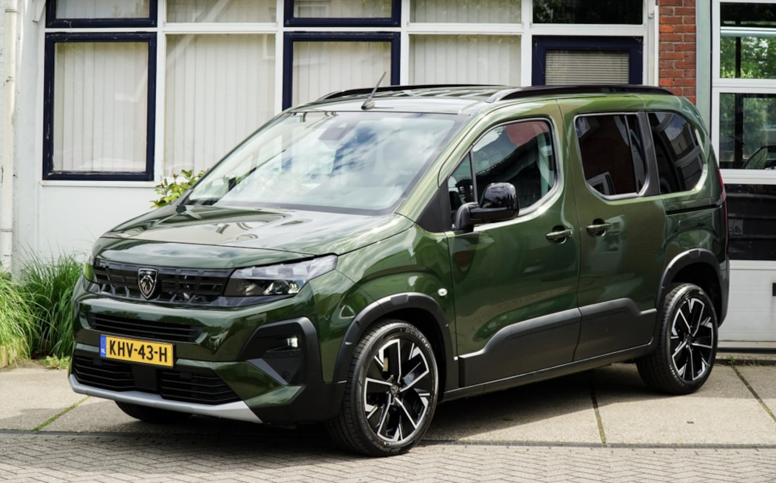 Peugeot Rifter - Allure benzine stuur en stoelverwarming - AutoWereld.nl