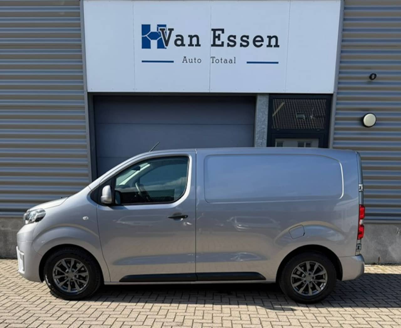 Toyota ProAce Compact - 1.5 D-4D Navigator 1.5 D-4D Navigator - AutoWereld.nl