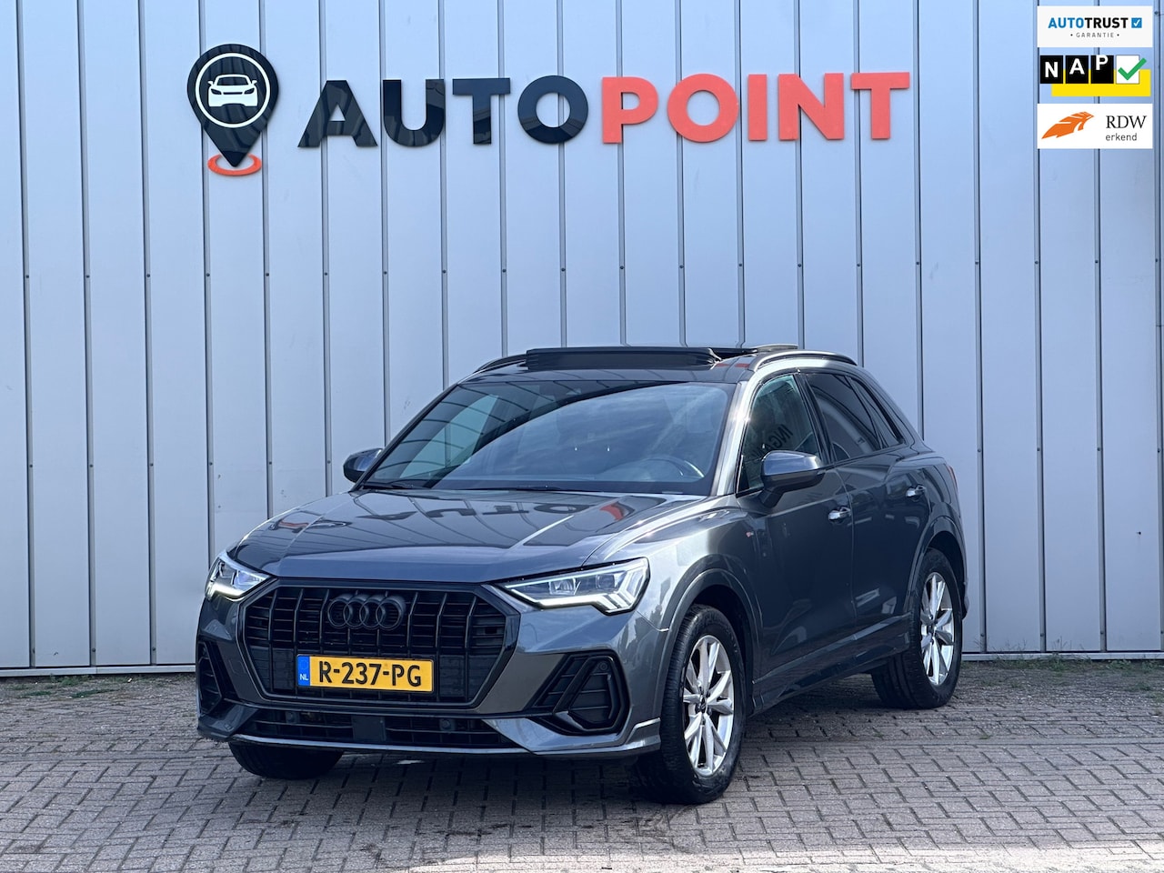 Audi Q3 - 35 TFSI S LINE PANO Virtual Lane assist LED DEALER OND 1 EIGENAAR - AutoWereld.nl