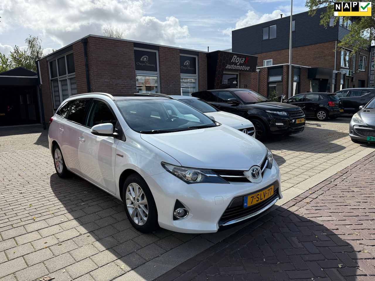 Toyota Auris Touring Sports - 1.8 Hybrid Lease PANO - CAMERA - PAREL WIT - NAVI. - AutoWereld.nl