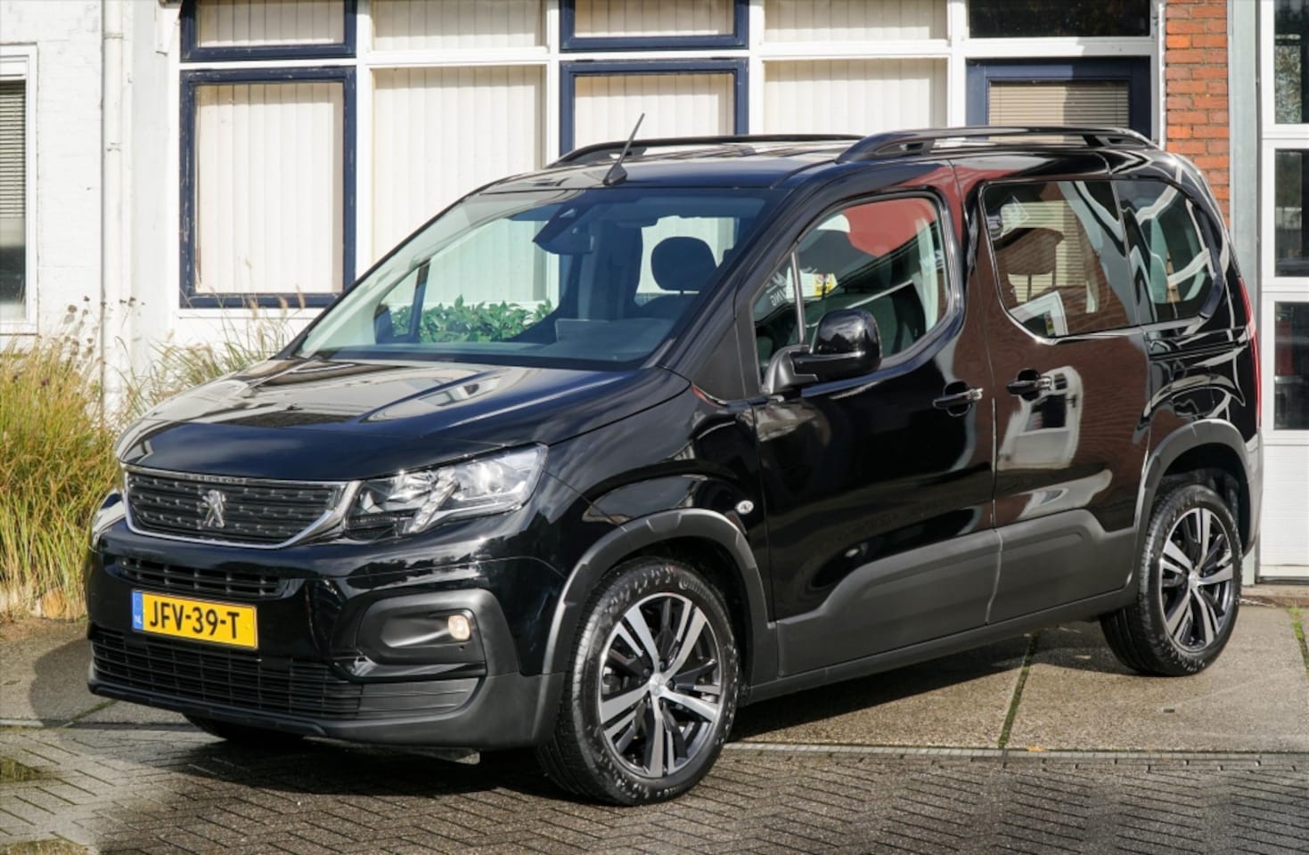 Peugeot Rifter - Allure Automaat 130pk benzine - AutoWereld.nl