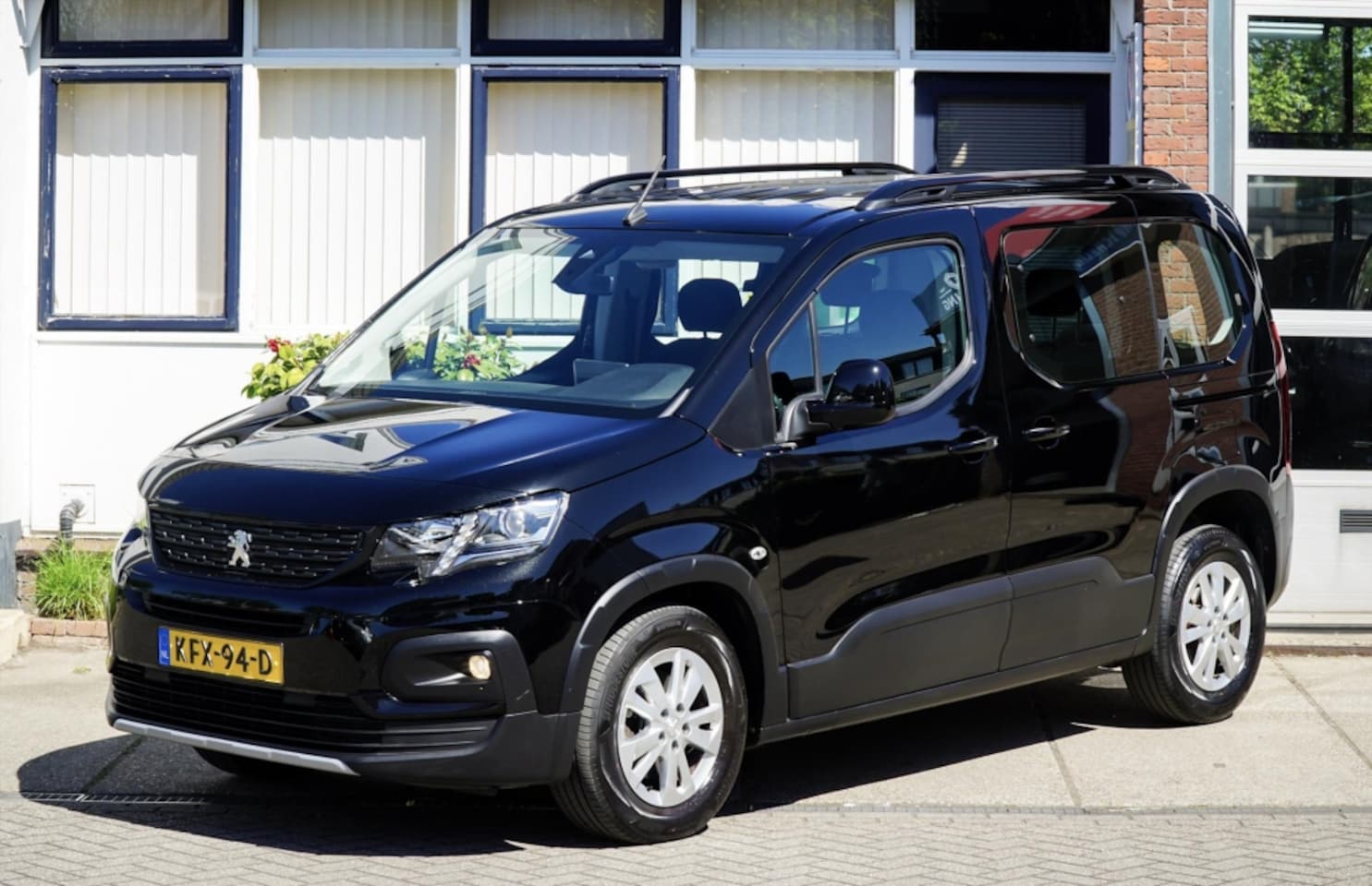 Peugeot Rifter - Allure climate, camera en trekhaak - AutoWereld.nl