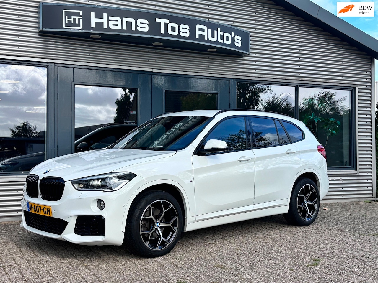 BMW X1 - SDrive18i M-SPORT Aut High Executive/ Trekhaak / LED / Stoelverw. - AutoWereld.nl