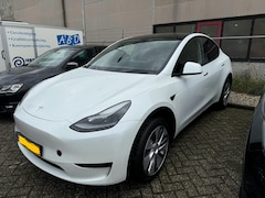 Tesla Model Y - RWD 58 kWh / Lees tekst