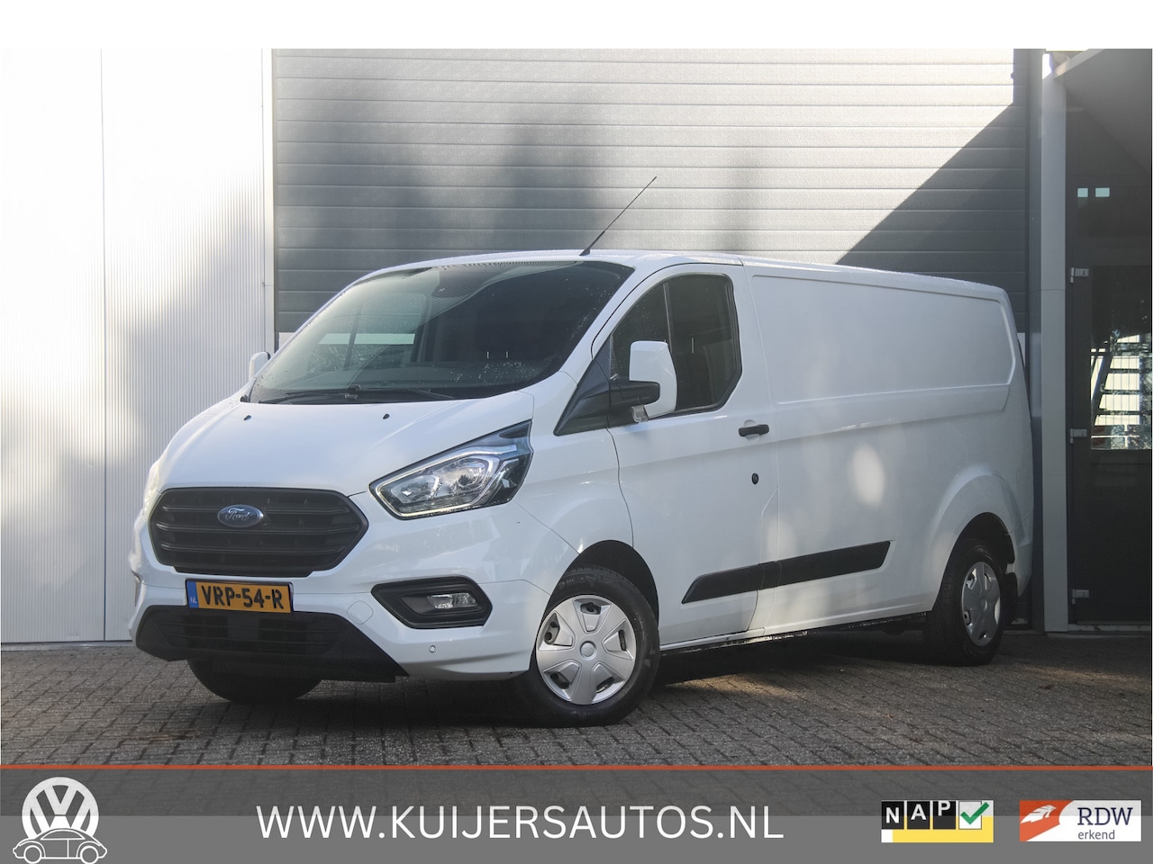 Ford Transit Custom - 300 2.0 TDCI L2H1 Limited | Trekhaak | Cruise | EURO 6 | Camera | - AutoWereld.nl