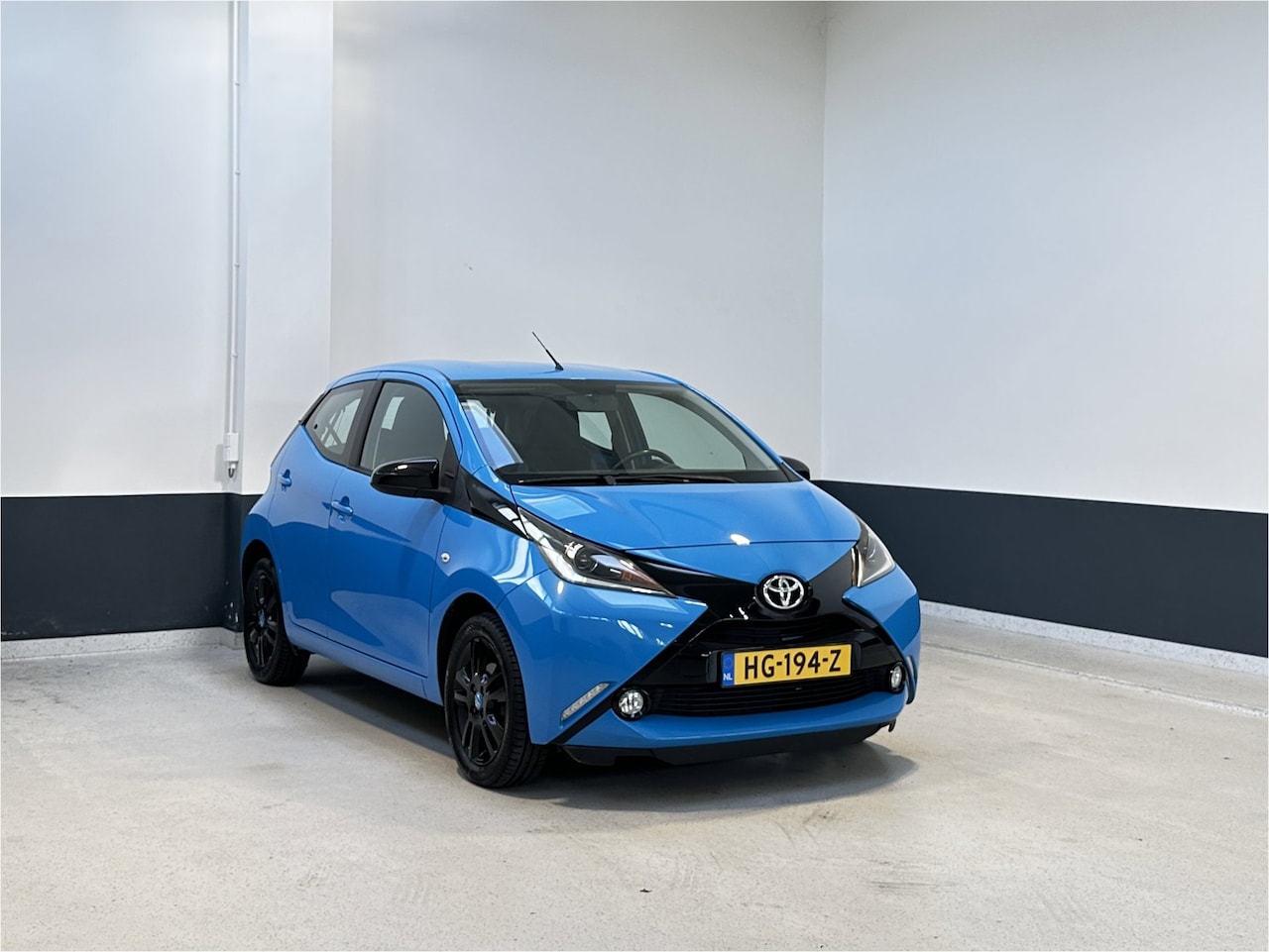 Toyota Aygo - 1.0 VVT-i x-cite | Airco | Camera | Navigatie | LM velgen | - AutoWereld.nl