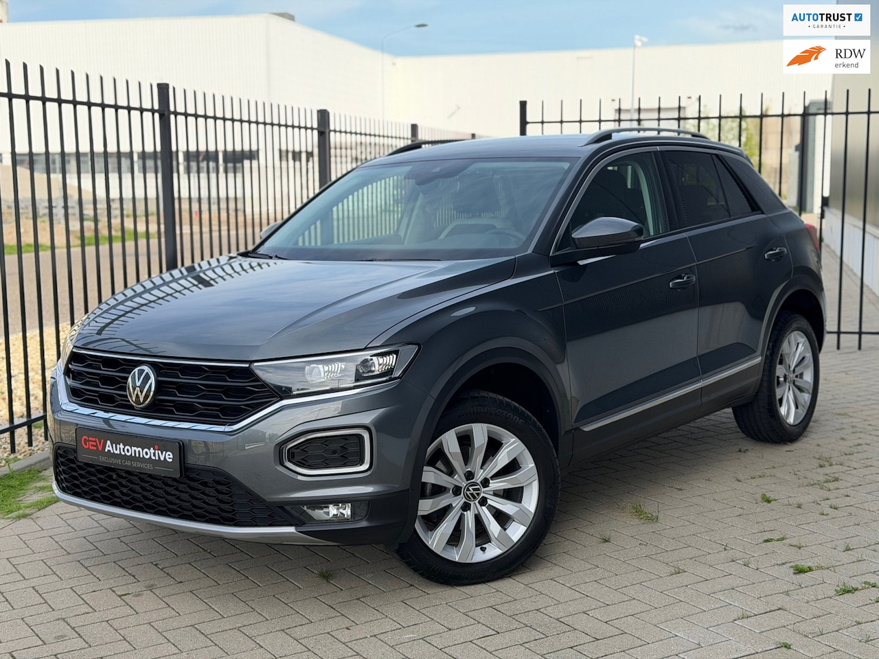 Volkswagen T-Roc - 1.5 TSI Sport ACC Camera Carplay Stoelverwarming Full LED - AutoWereld.nl