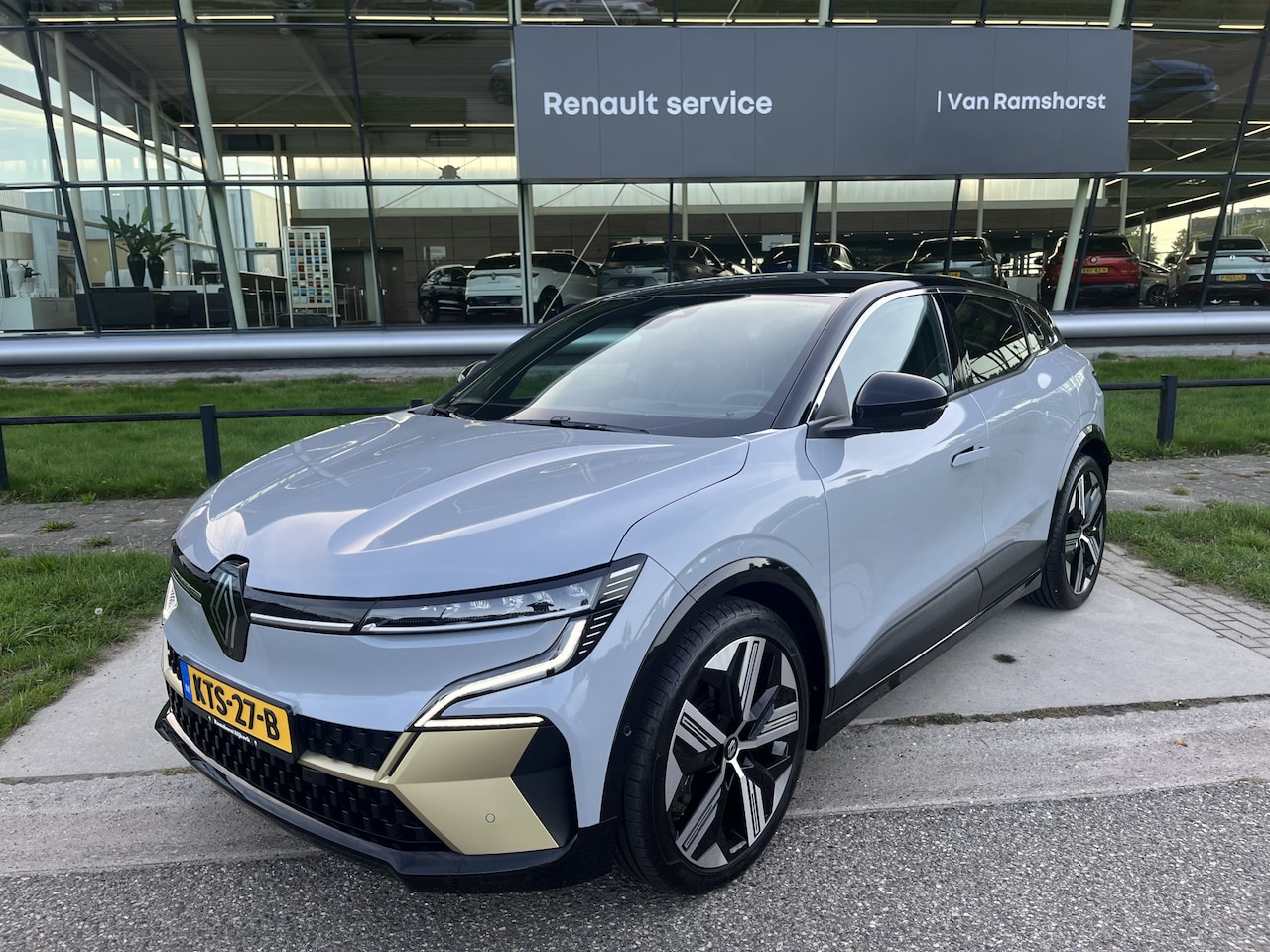 Renault Mégane E-Tech - EV60 Optimum Charge Iconic 220PK / 360 Camera / Winter pakket / Harman Kardon / Warmtepomp - AutoWereld.nl