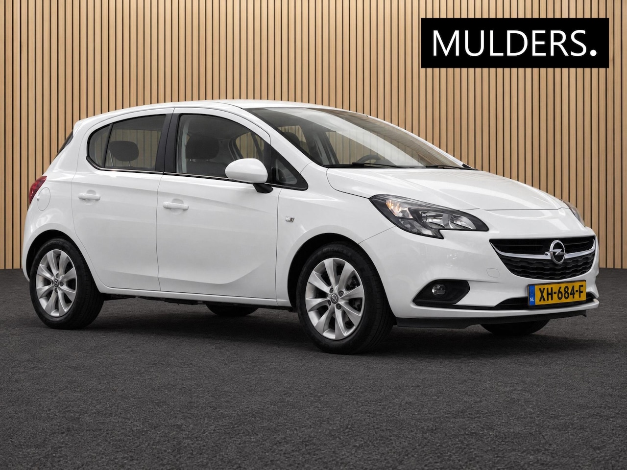 Opel Corsa - 1.4 Favourite | Navi/PDC/Carplay/Android - AutoWereld.nl