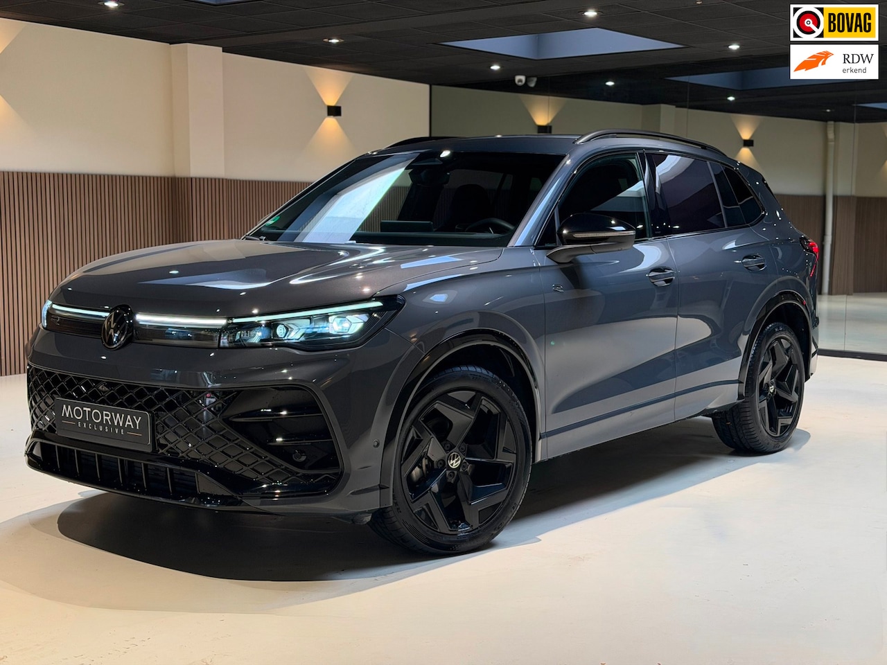 Volkswagen Tiguan - 1.5 eTSI R-Line|Keyless|360 camera|Sfeer|Stoel Verwarming| - AutoWereld.nl