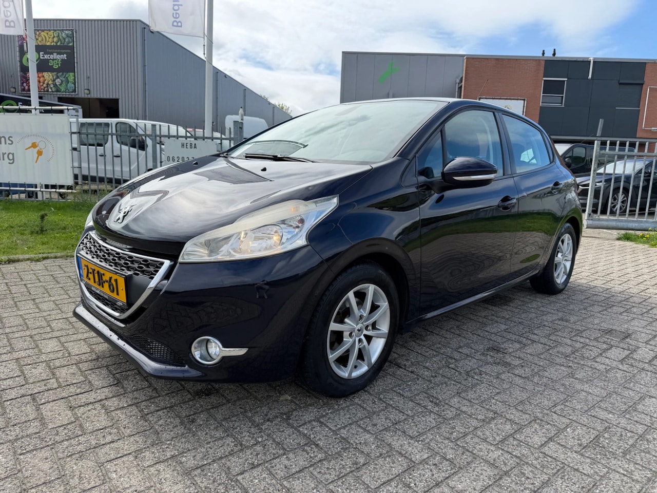 Peugeot 208 - 1.2 e-VTI Envy 5drs Automaat Navi/PDC/Trekhaak - AutoWereld.nl