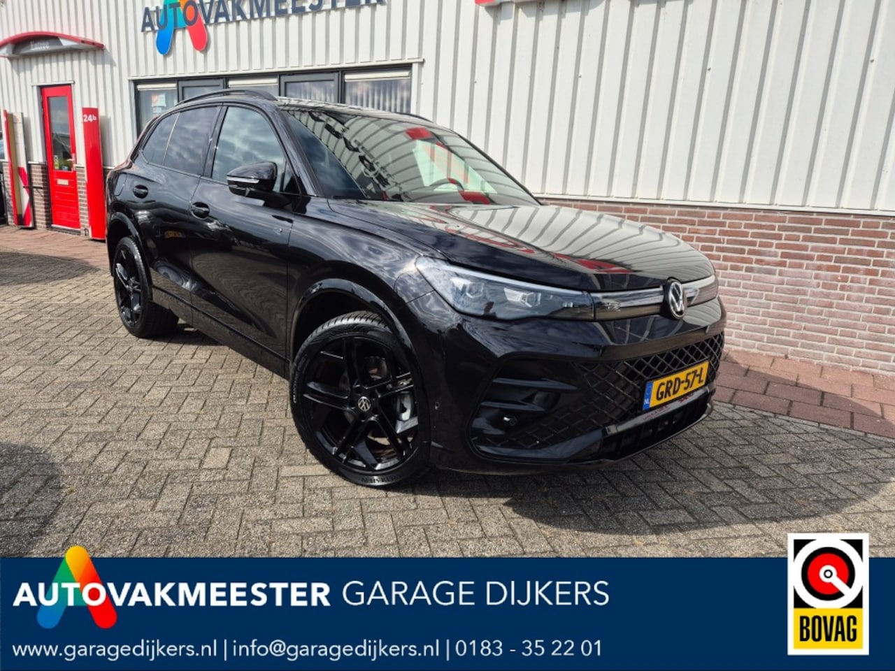 Volkswagen Tiguan - 1,5 eHybrid 204 Pk R-Line Edt Trekhaak Panorama Side Assist Blackstyle - AutoWereld.nl