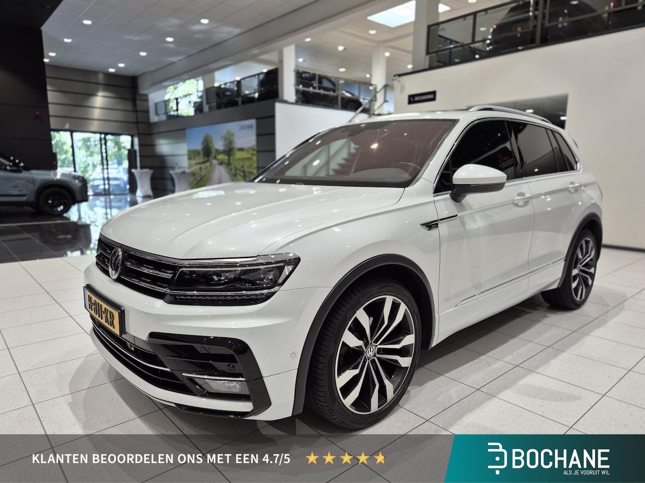 Volkswagen Tiguan - 1.5 TSI ACT R-line | Panoramadak | Massage | Adaptieve cruise control | Stoelverwarming | - AutoWereld.nl