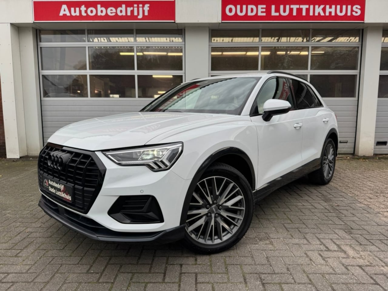 Audi Q3 - 35 TFSI 150PK S-Tronic S-Line Black Optic Matrix LED Leder Cruise PDC - AutoWereld.nl